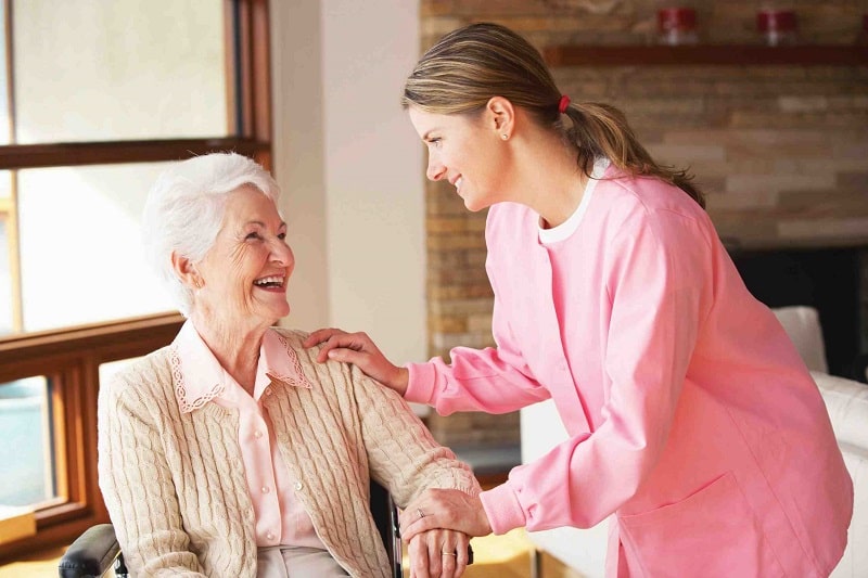 در نگهداری از سالمندان مبتلا به آلزایمر صبور باشید